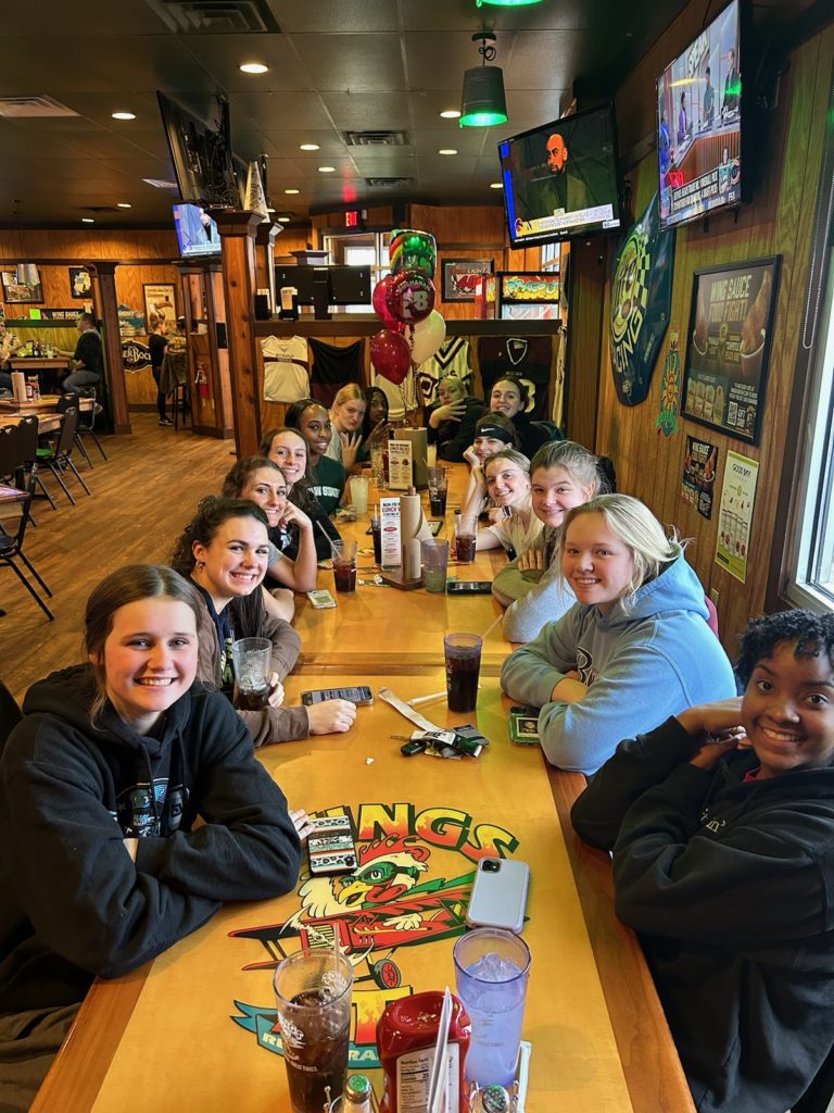 Girls basketball team dining at Wings Etc. in Niles